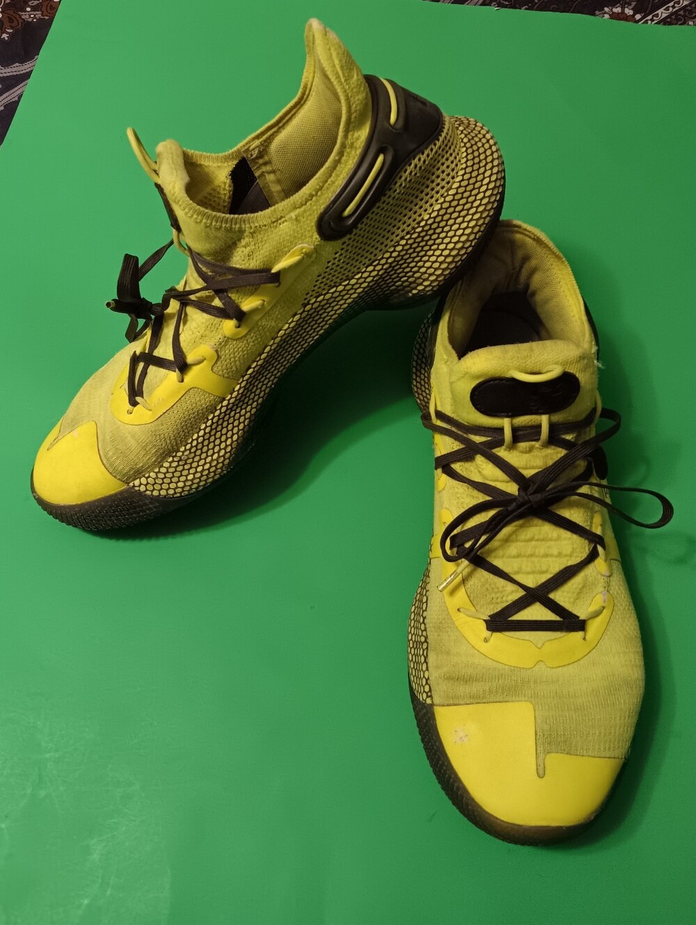 Under Armour Curry 6 Coy Fish Sneakers (3020612-302) Neon Preowned Men's Sz 11.5